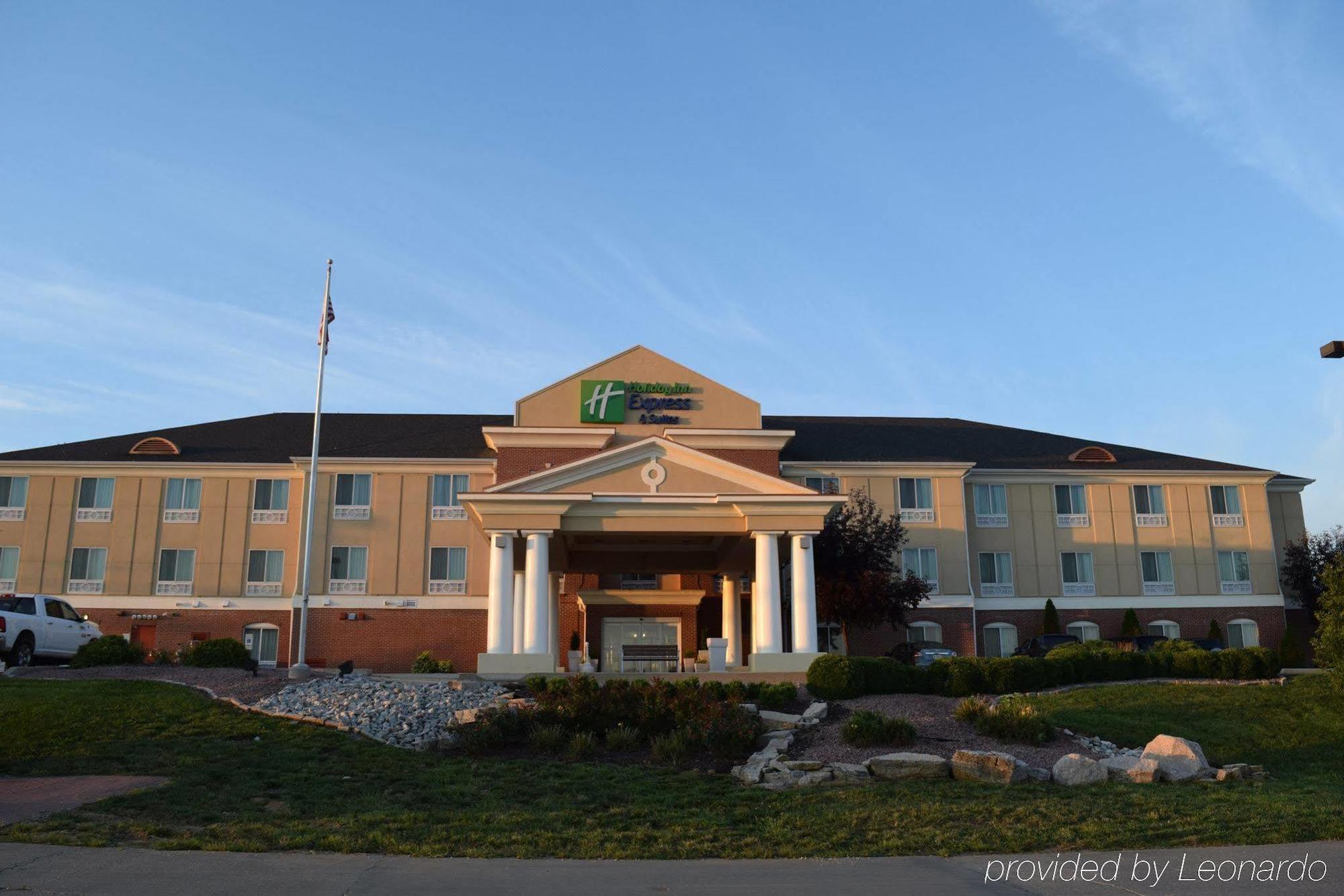 Holiday Inn Express & Suites Sparta Ngoại thất bức ảnh